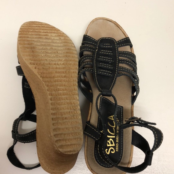Adorable Sbicca Brown Wedge Sandles! - Picture 4 of 4